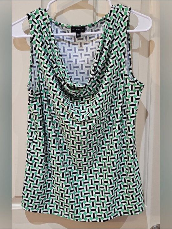 Tops - Geometric Patterned Sleeveless Top